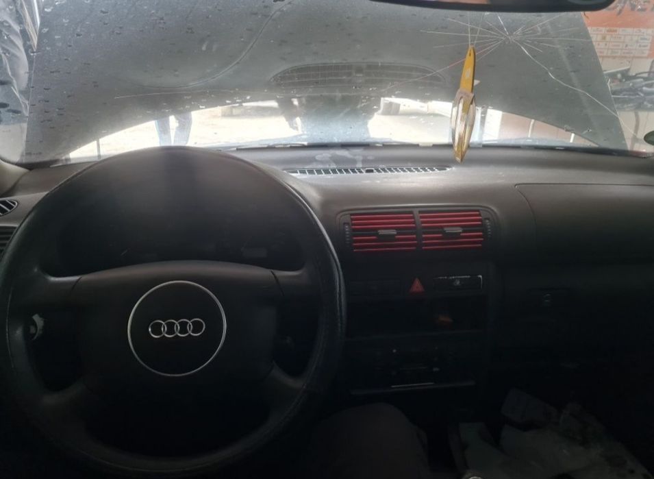 Dezmembrez Audi A3 1.6 benzina