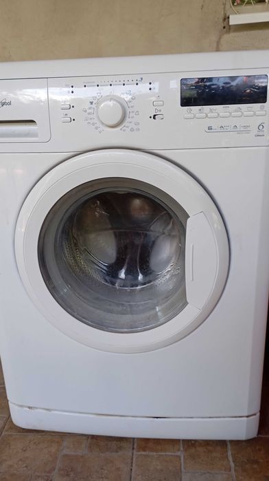 Продавам пералня Whirlpool за части