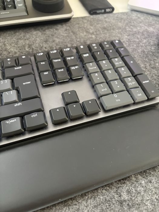 Клавиатура Logitech MX Mechanical с Tactile Switch-ове