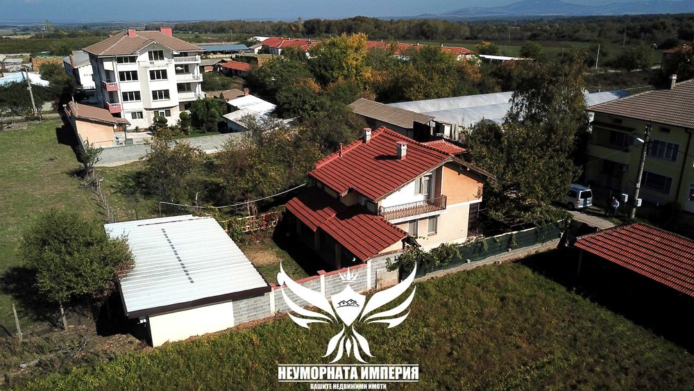 Под наем двуетажна къща с постройки 210РЗП с 1101кв. двор с.Тополово