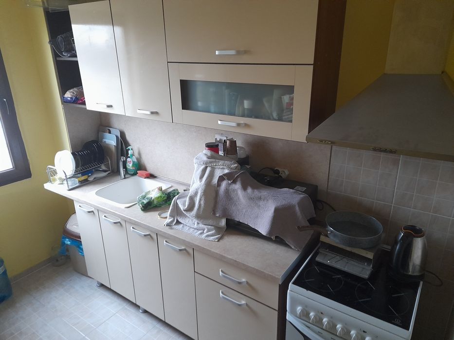 Кухня използвана 3 години със уреди