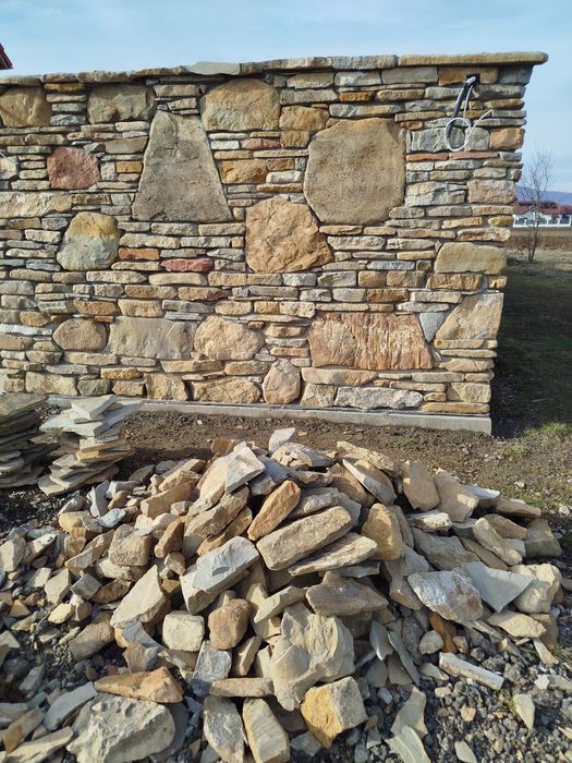 Vând piatra de BACAIA