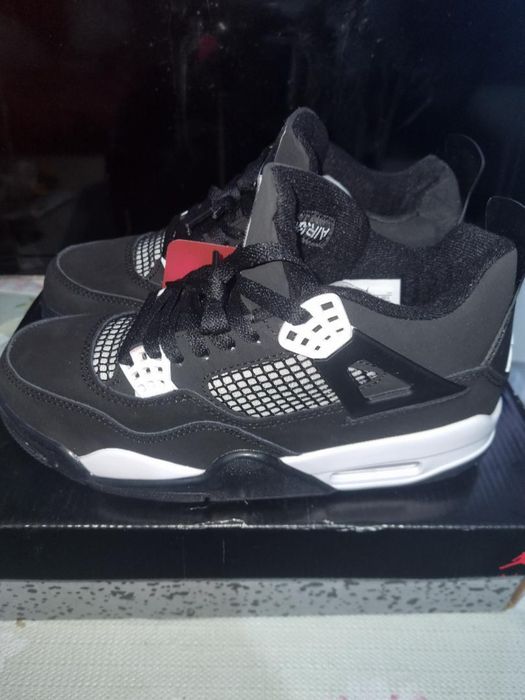 Jordan 4 white thunder