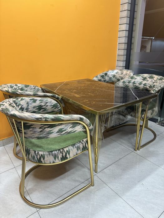 stol stul. kafe. restoran. uchun stol va stullar