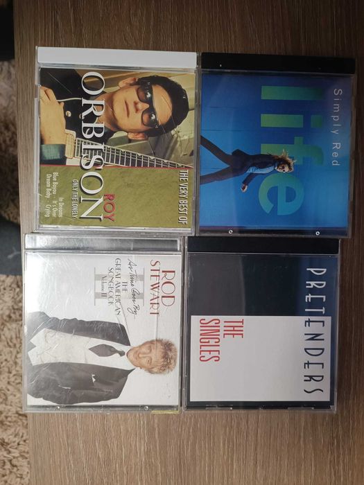 lot 4 cd audio Ray Orbison ,Pretenders , Rod steward , Simple Mind
