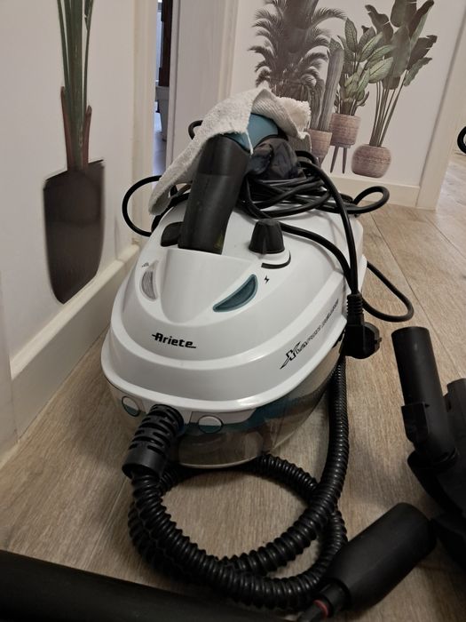 Vând aparat de curățat cu abur