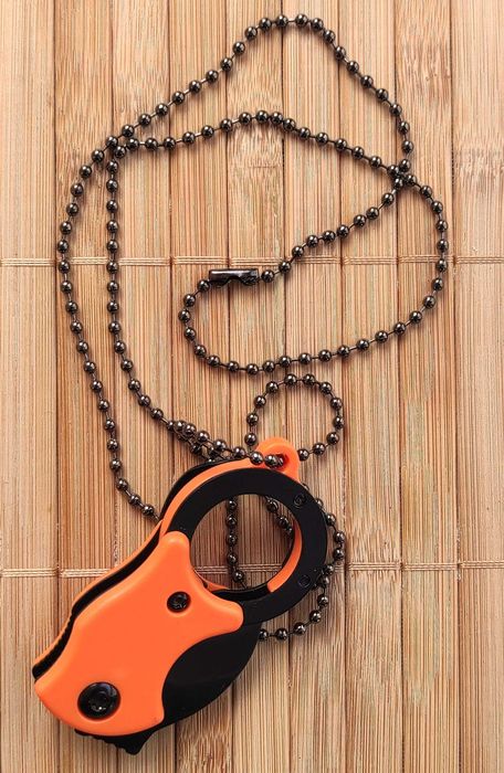 Сгъваемо ножче за носене на врата /36 грама/