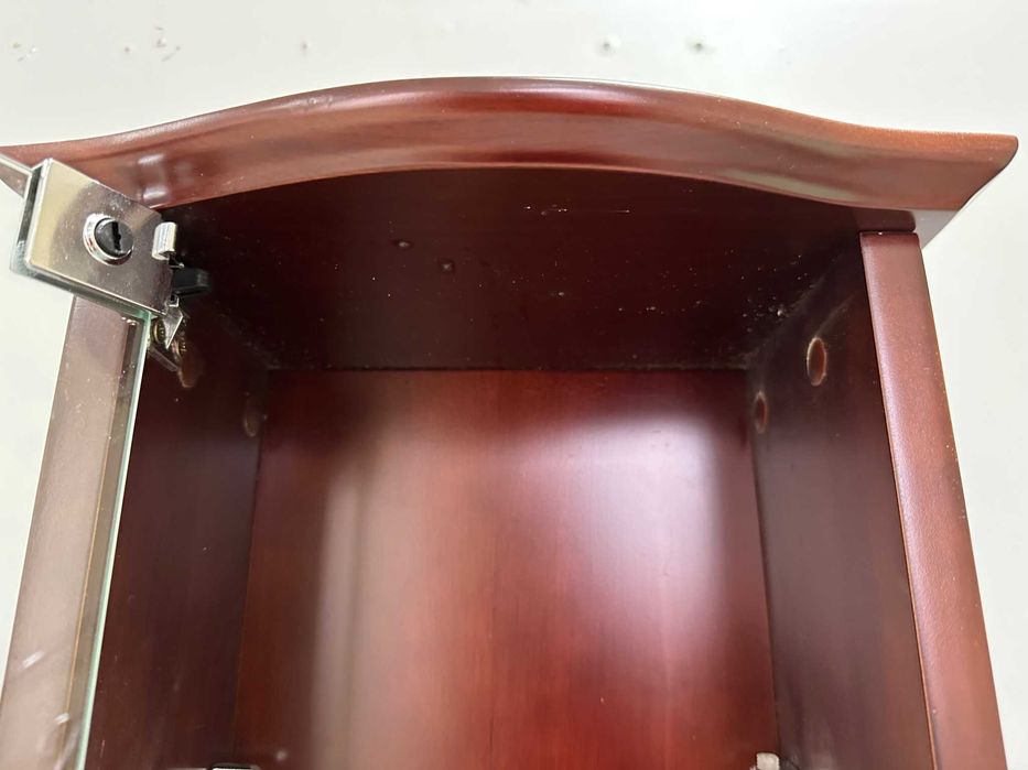 Малък кафяв шкаф със стъклена врата  с push бутон и хром панти