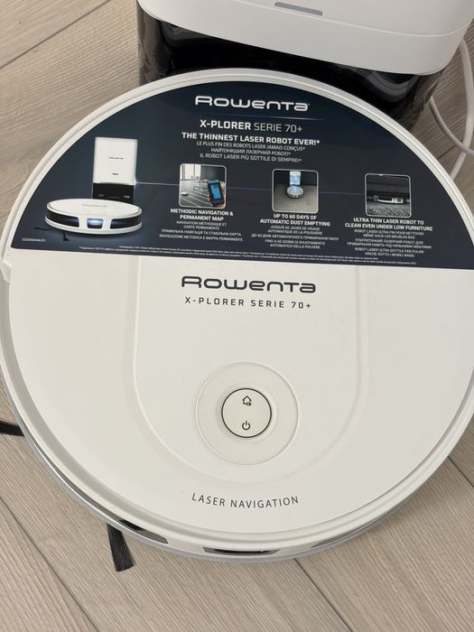 Aspirator robot Rowenta cu statie incarcare si functie spalare.