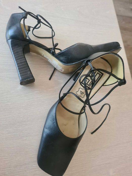 Стилни дамски обувки с ток естествена кожа номер 37