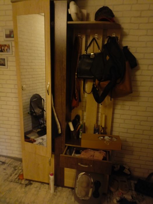 Прихожая пользовались всего  4 месяца