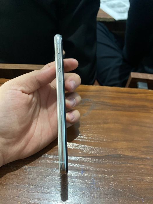 Iphone x sotiladi aybi ekran alishgan sim katta oqimaydi