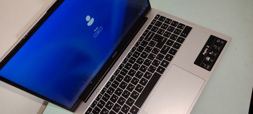 Novtbuk Acer sotiladi holati alo darajada