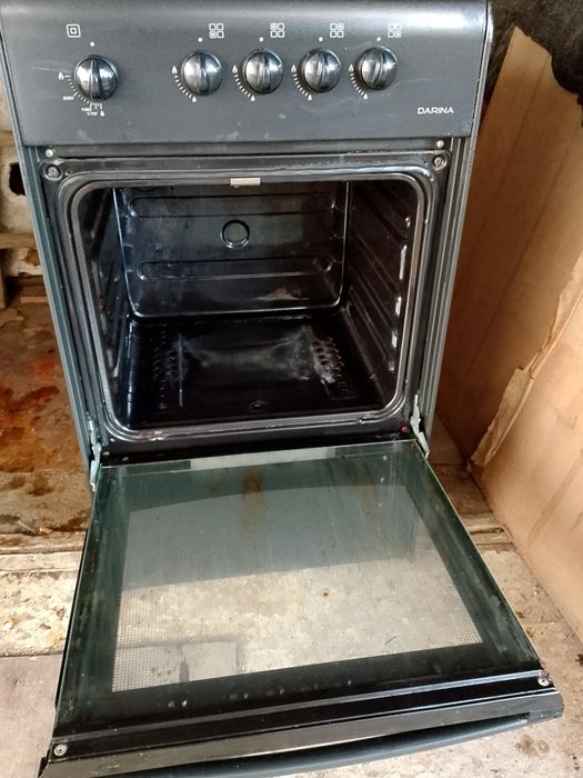 Продам газовую плиту  б/у