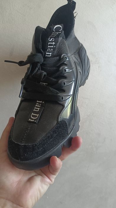 Кроссовки демисезонные