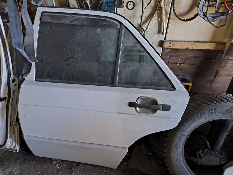 Двери на Мерседес 190 комплект 4шт