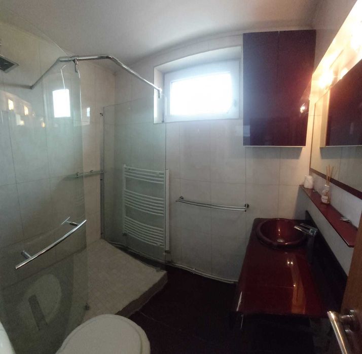 Inchiriez apartament 3 camere, decomandat, ultracntral.