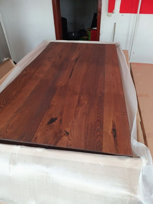 Masă din lemn masiv