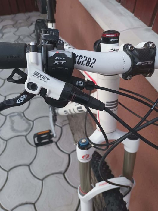 Vind bicicleta bulls cadru 52 roti pe 26 adusa recent elvetie