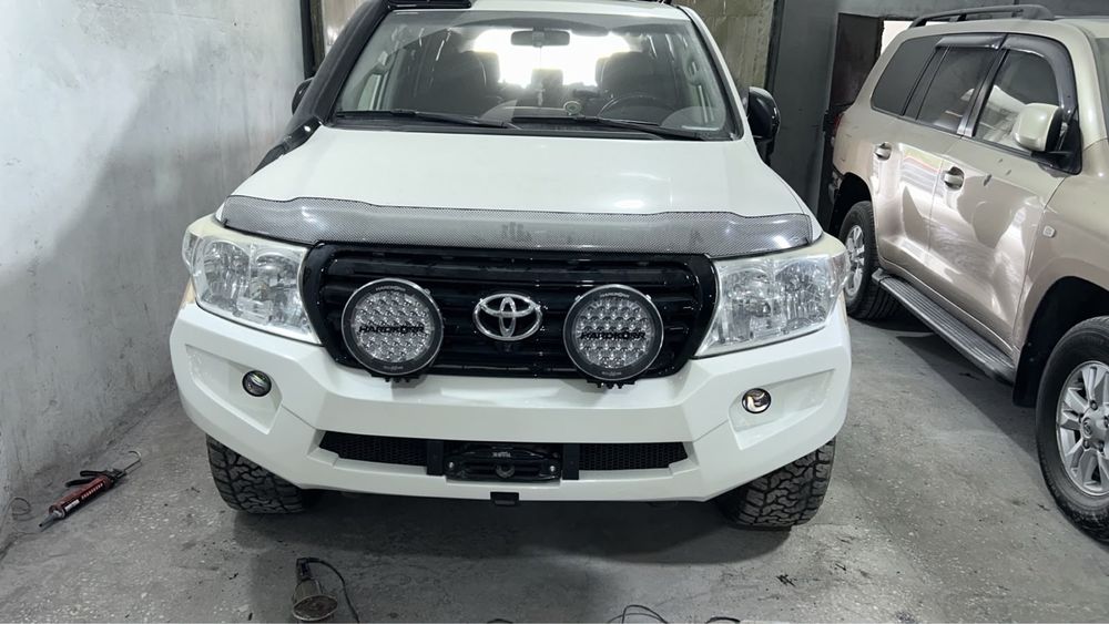 Toyota Land Cruiser 200