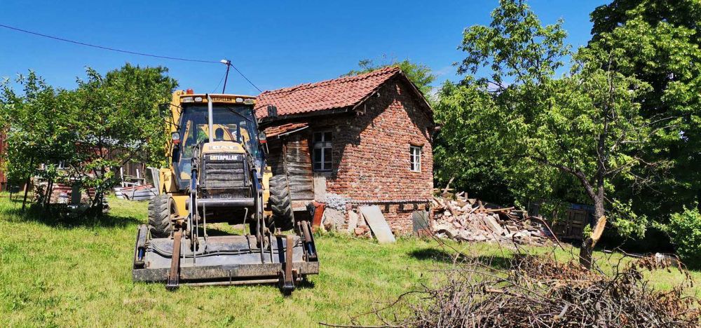 Услуги с багери-мини верижен или комбиниран багер товарач и самосвали