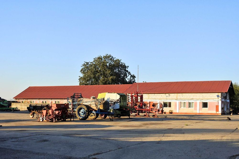 Fermă agricolă Hodoni, Timiș 2,3 ha, hale, birouri, cântar 50 t