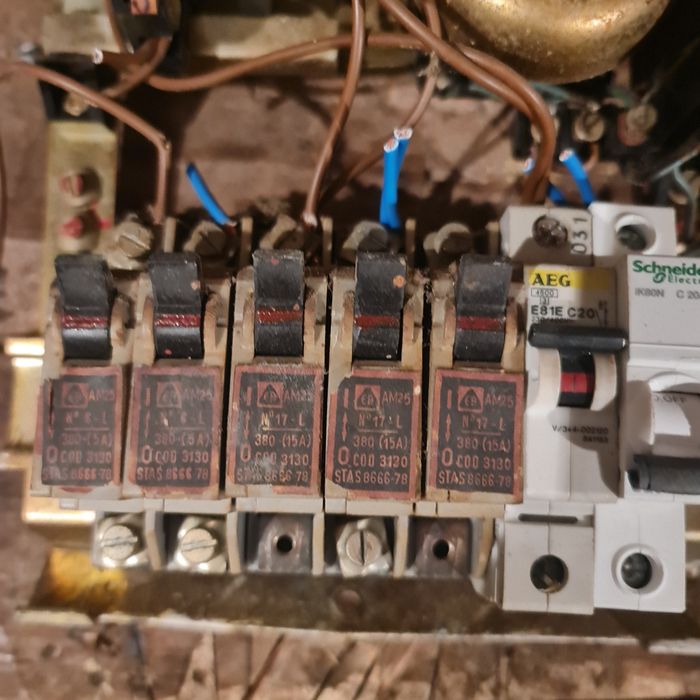Vand panou electric cu sigurante