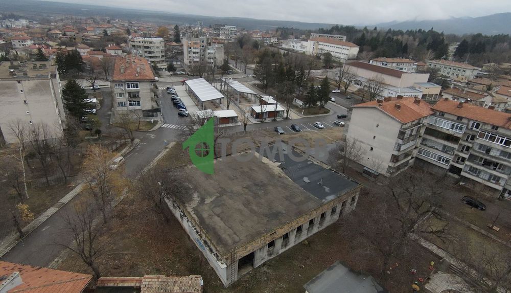 Продава се Магазин в Велики Преслав - 1100 кв.м за 128 €/кв.м - Снимка #6