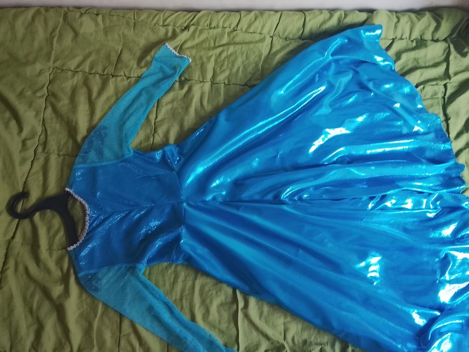 Продам платье на 8-9-10 лет