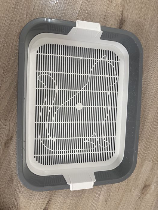Продам латок для кошки!!! Так же в подарок 6 жидких кормов для котов!!