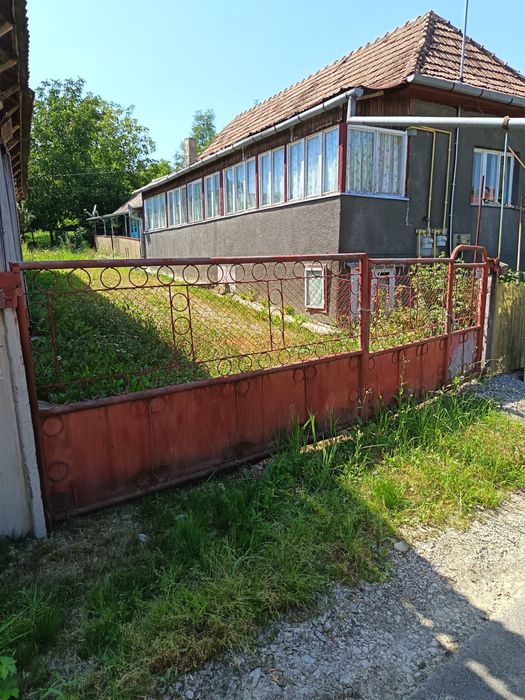 Casa cu 3 camere, bucatarie, baie utilata complet