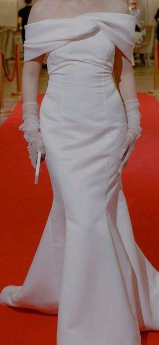 Продам красивое платье белое платье