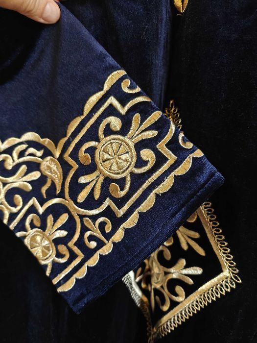 Чопан новый премиальный с золотым шитьем