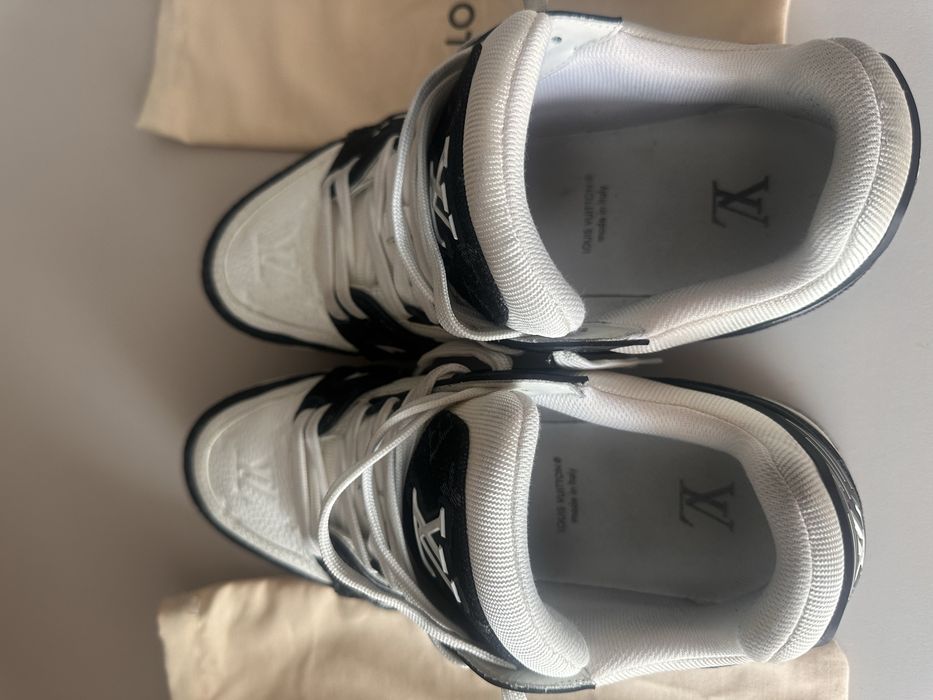 Lv trainers black/white