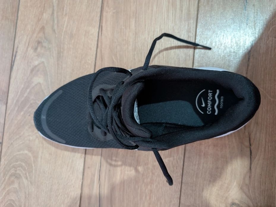 Adidași Nike Noi