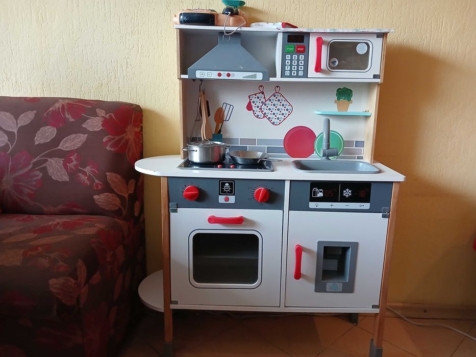 Детска дървена кухня изцяло оборудвана!