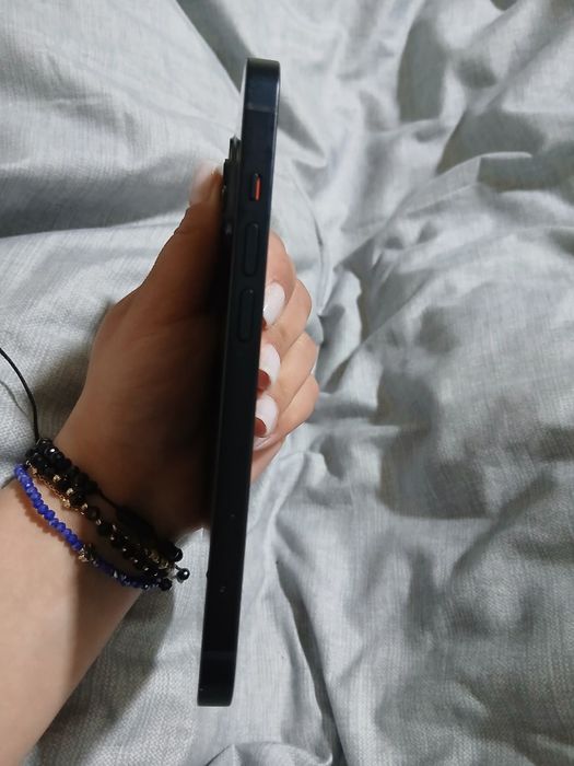 Vând Iphone 13 + huse