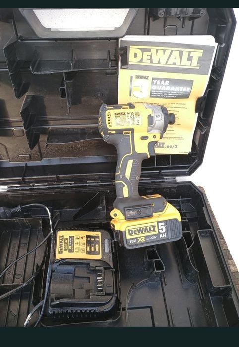 Impact biti dewalt dcf887 cu baterie 5 amperi,încărcător și cutie