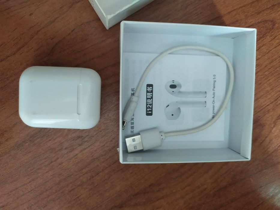 Продам наушники airpods