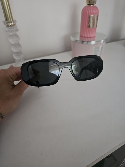 Ochelari de soare Prada noi, nepurtati