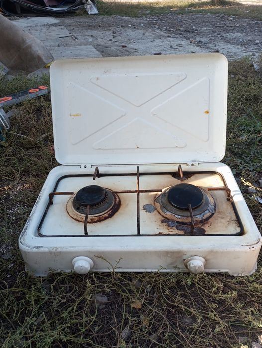 Газовая плиты в рабочем состояние