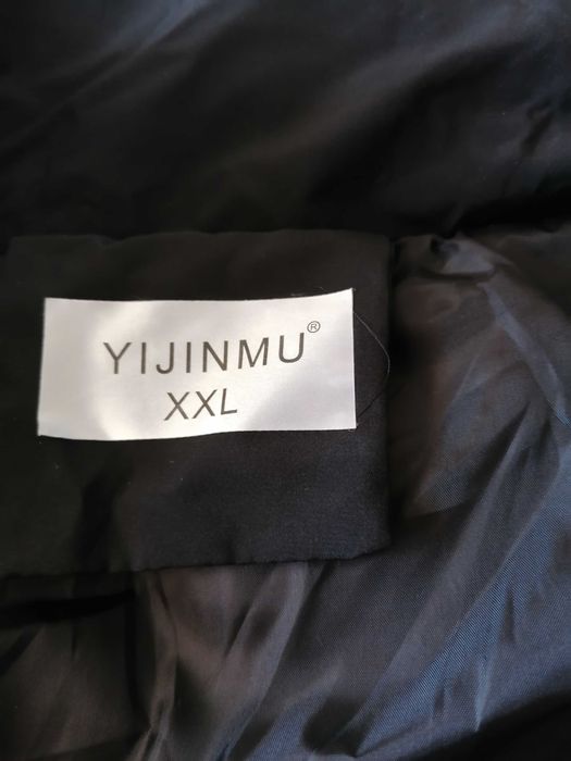 Дамско яке с акценти на джобовете