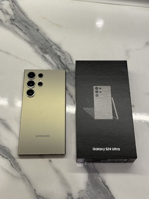 Продаю Samsung S24 Ultra (256 gb]