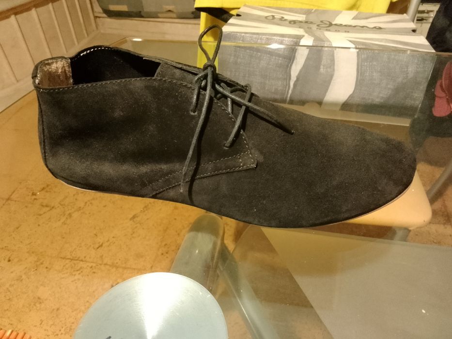 Черни велурени обувки EYE