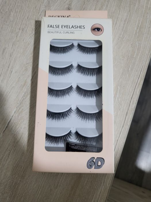 Продаётся накладные ресницы