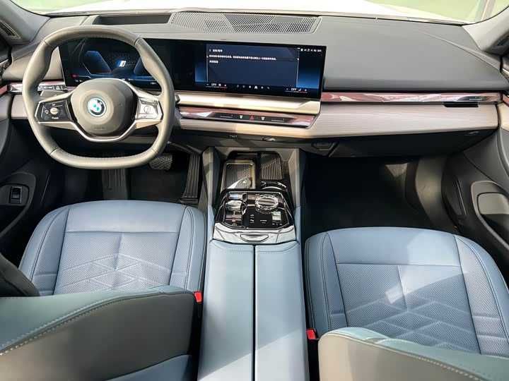 BMW i5 eDrive 35L Premium Luxury Package