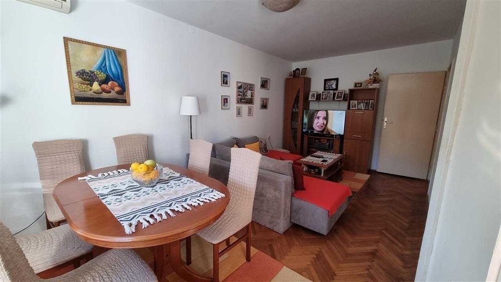 Дава се под наем Двустаен апартамент в Бургас, Център - 57 кв.м за 178.5 € - Снимка #1