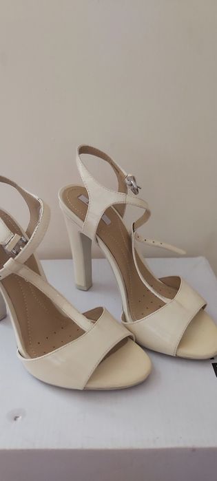 Продам туфли, босоножки