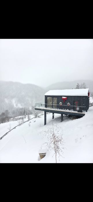 Căsuțe premium la munte + avion real în curte – Disponibile acum