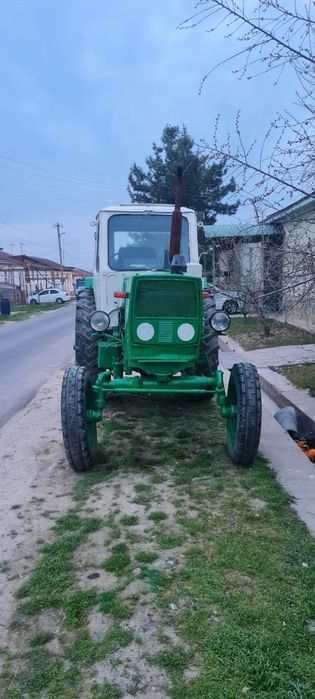 Yumz traktor sotiladi naxadu